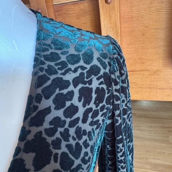 Calvin Klein size 4 velvet burnout  Green Animal Print Long Sleeve Dress - Picture 6 of 12